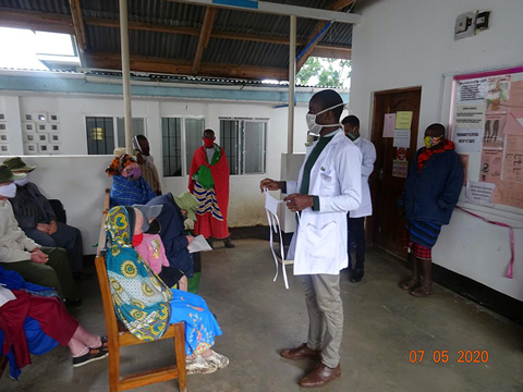 Mundnasenschutz verteilt