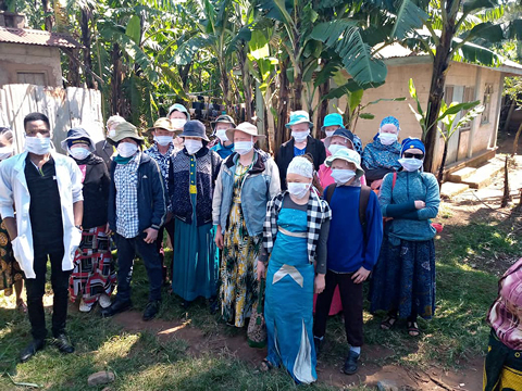 Mundnasenschutz verteilt